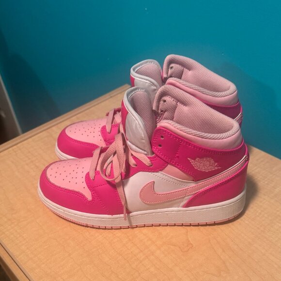 Nike Air Jordan 1 Mid Fierce Pink ~ 6.5Y (or 8W) - Picture 2 of 8